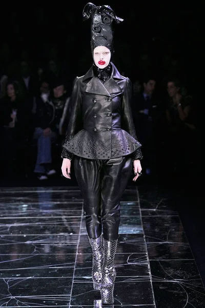Look 25
